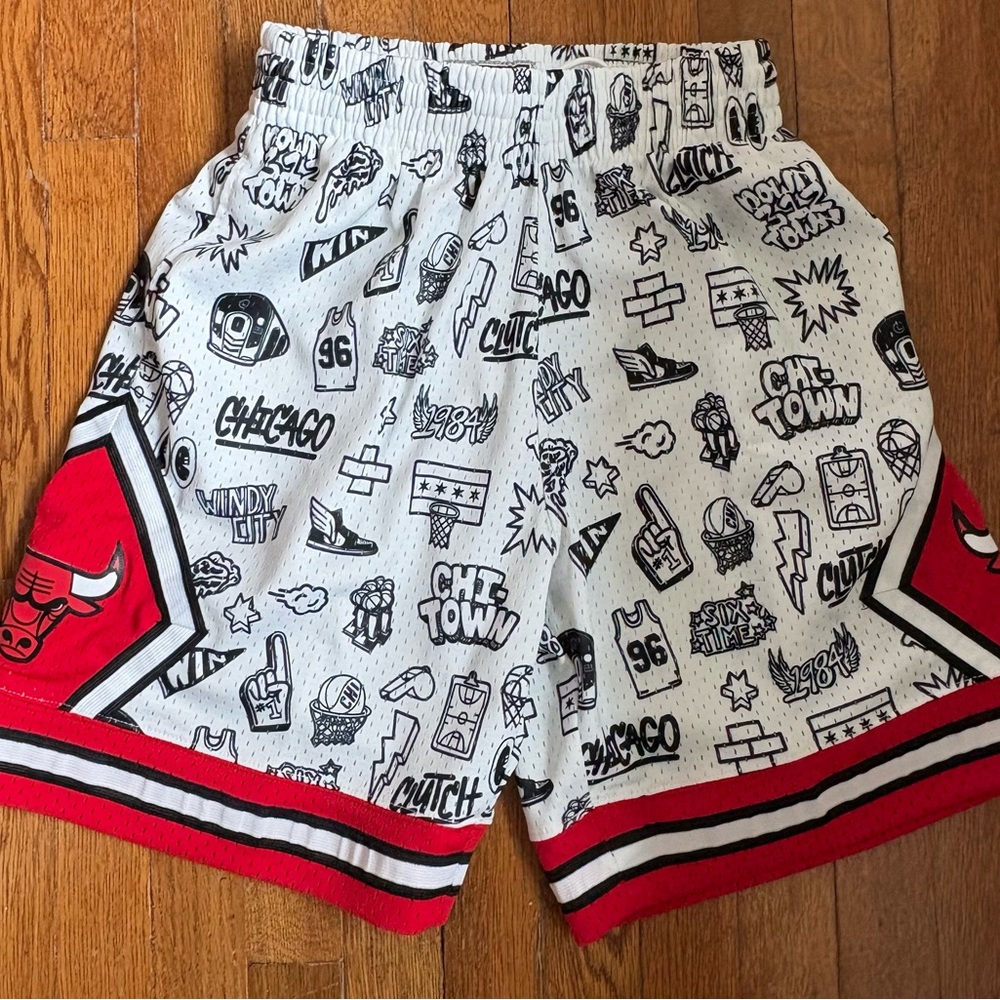 New without Tags: Mitchell & Ness Doodle Swingman Chicago Bulls 1997-98 Shorts S
